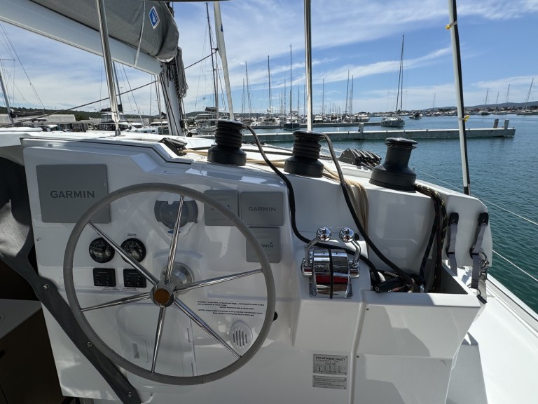 Yacht charter Sukošan - Fountaine Pajot Isla 40 on SamBoat