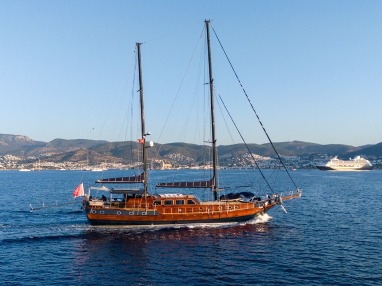 Yacht hire Alimos cheap Capricorn 1