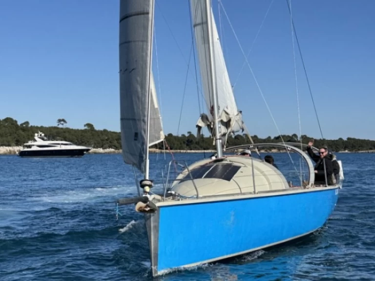 Kaidoz Kaidoz 31 charter bareboat or skippered in  Golfe-Juan