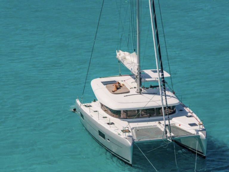 Charter a Lagoon LAGOON 42 2021 in Bonifacio on Samboat