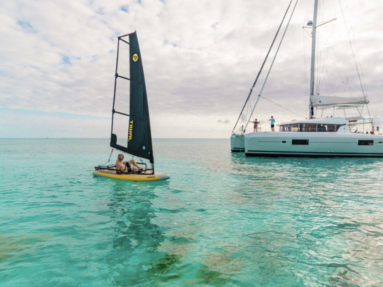 Hire Catamaran Lagoon with a boat licence
