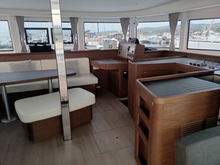 Catamaran to hire Bonifacio at the best price