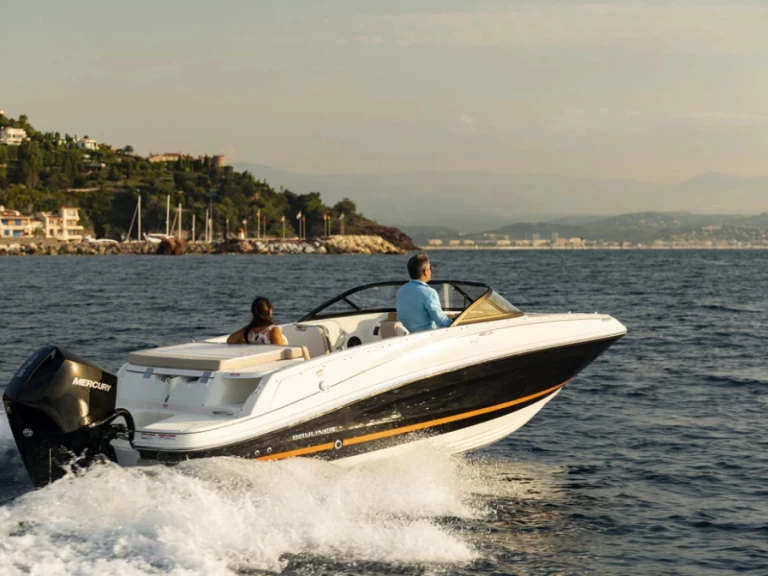 Motorboat to hire Petit Piquey at the best price