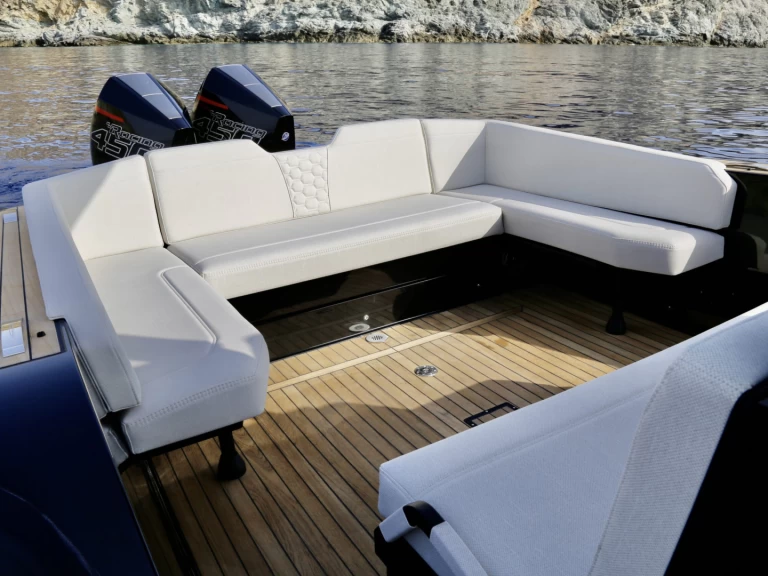Hire RIB with or without skipper Technohull Órmos Bay