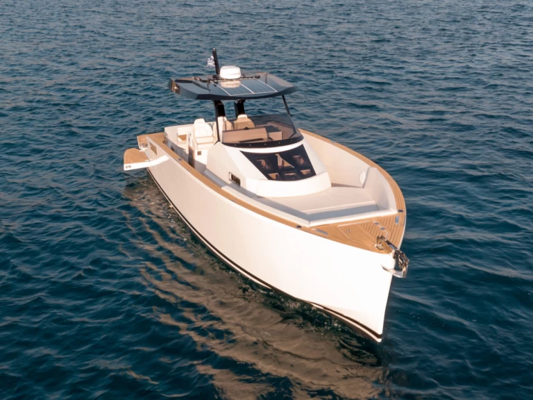 Hire a Vanguard Tesoro T40 Órmos Bay