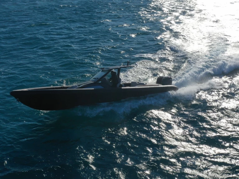 Charter a Technohull Explorer 40 in Órmos Bay on Samboat
