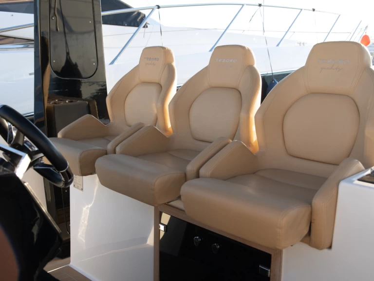 Yacht hire Glyfada cheap Tesoro T40
