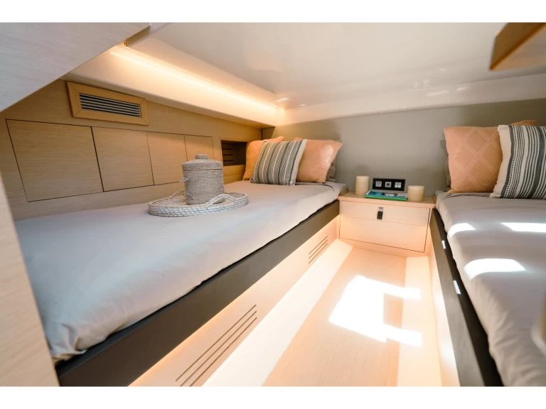Motorboat hire in Glyfada - Vanguard Tesoro T40