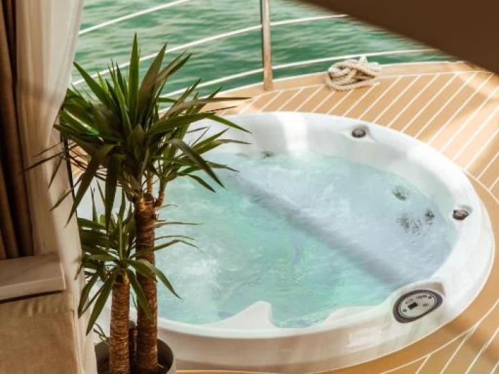 Canal boat hire in Split - CAELUM 1029. d.o.o. Oasis Meu