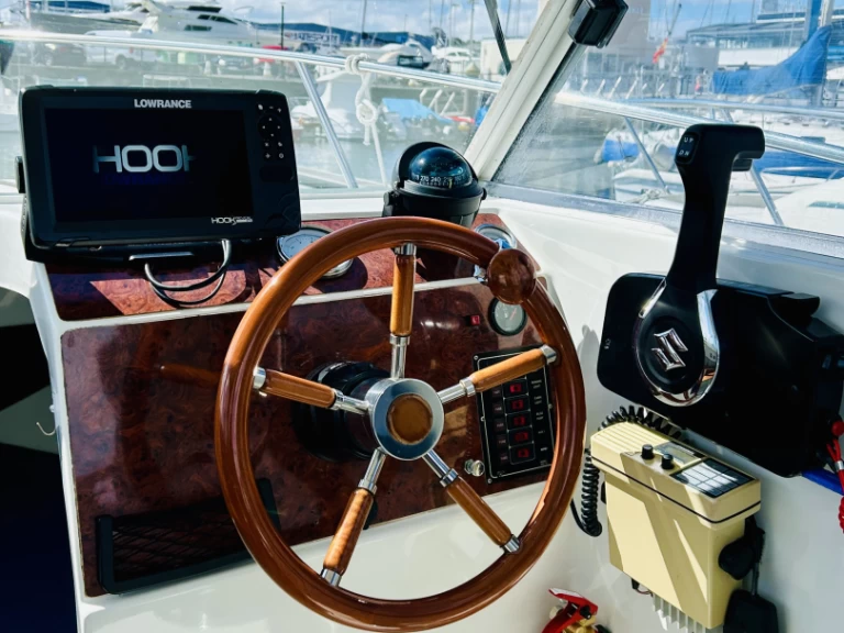 Motorboat to hire Sada at the best price