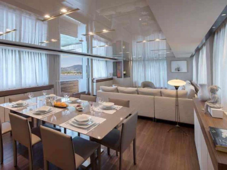 Hire a San Lorenzo Octave Phuket Province