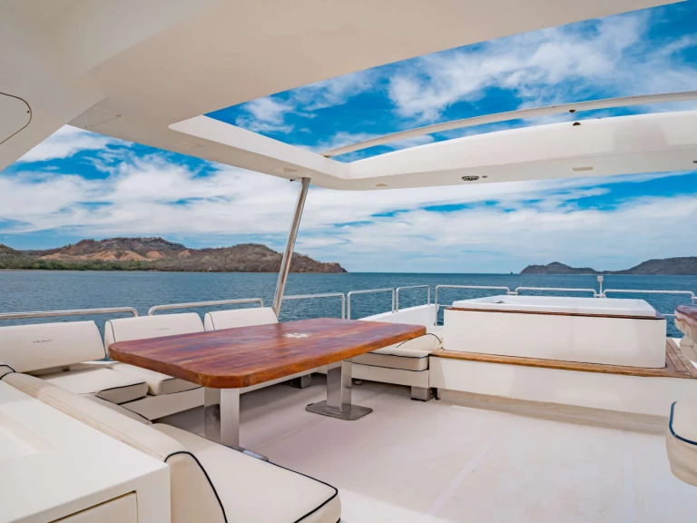 Hire Luxury Yacht with or without skipper Azimut Costa Rica