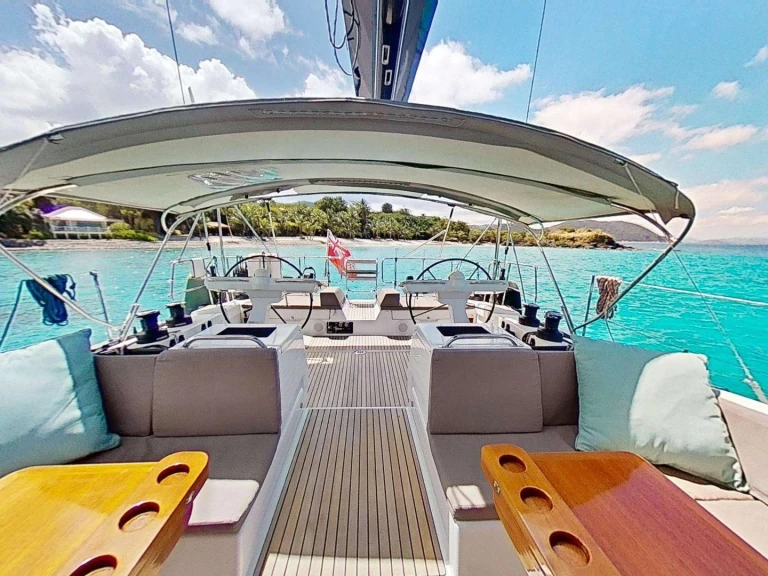 Hire Luxury Yacht Jeanneau with a boat licence