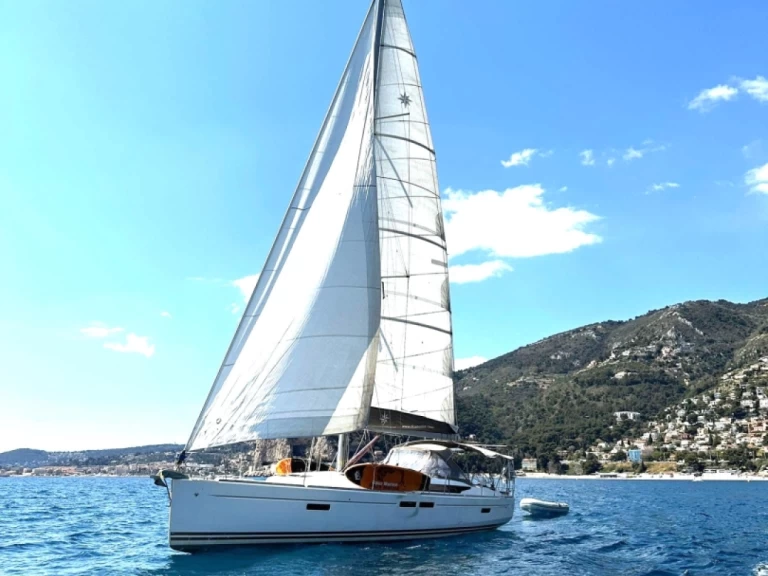 Hire Sailboat Jeanneau with a boat licence