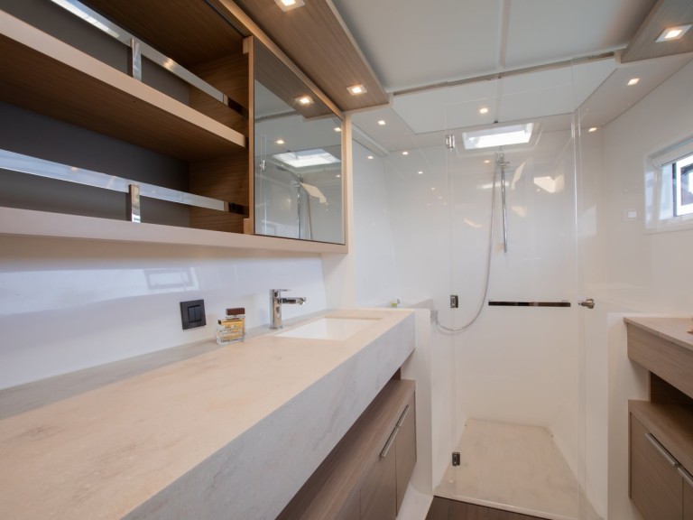 Catamaran hire in Cugnana Verde - Lagoon Lagoon 46