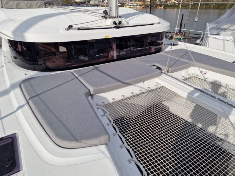 Hire a Lagoon Lagoon 38 Bas du Fort