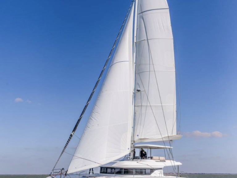 Yacht hire Bas du Fort cheap Lagoon 55