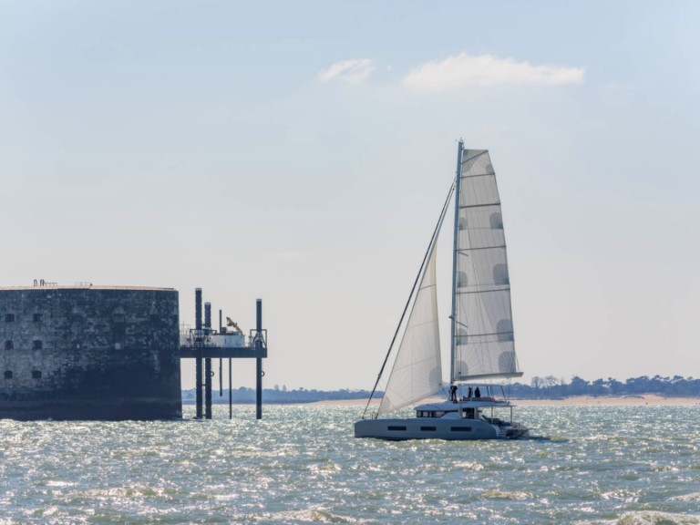 Hire Catamaran with or without skipper Lagoon Bas du Fort