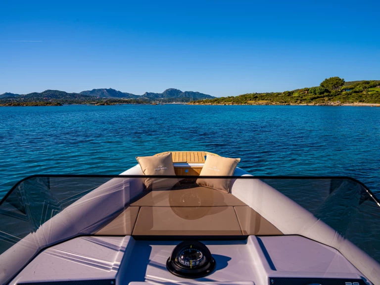 Hire RIB Renier with a boat licence