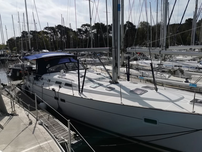 Hire Sailboat Bénéteau with a boat licence