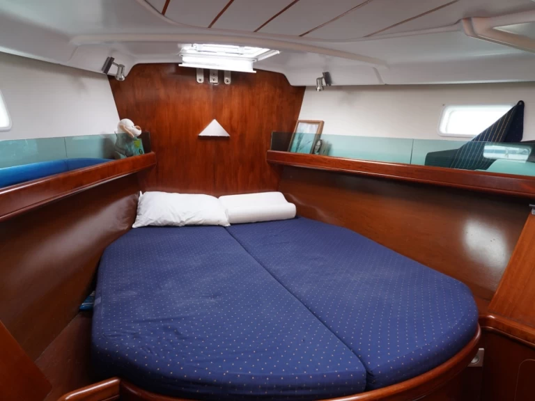 Bénéteau Oceanis 473 Performance charter bareboat or skippered in  Arzon