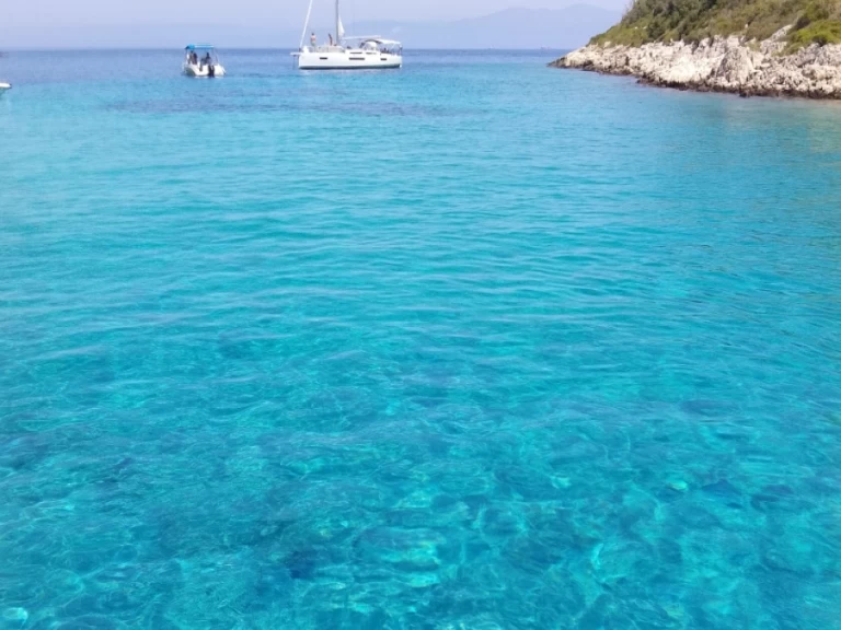 Hire a Sas Vektor 36 World