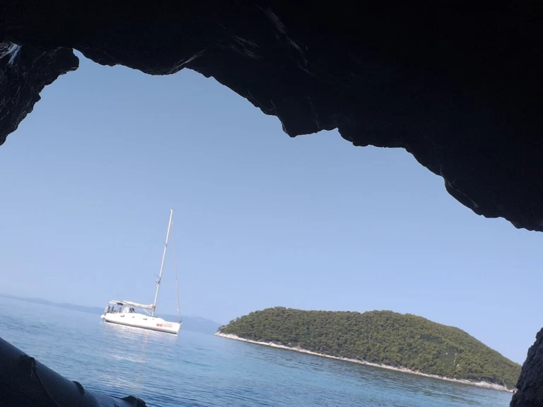 Hire Sailboat Sas Vektor with a boat licence