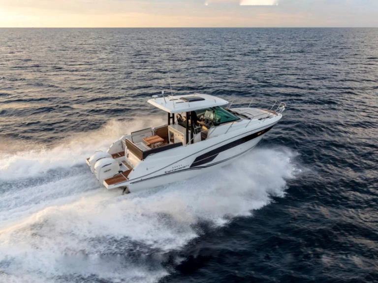 Hire Motorboat Jeanneau with a boat licence