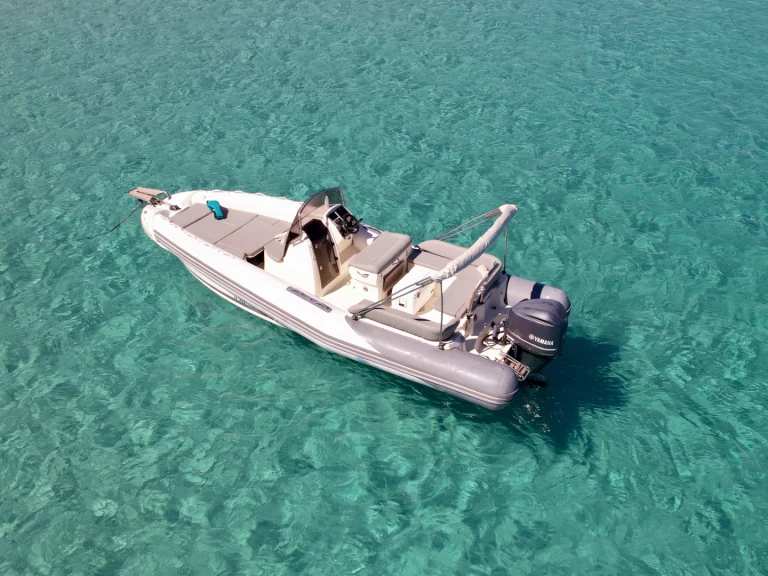Hire RIB Zodiac with a boat licence