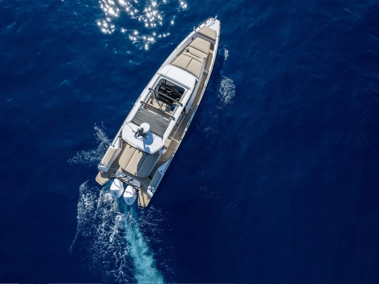 Motorboat hire in Porto di Mergellina - Axopar Axopar 37 Sun-Top