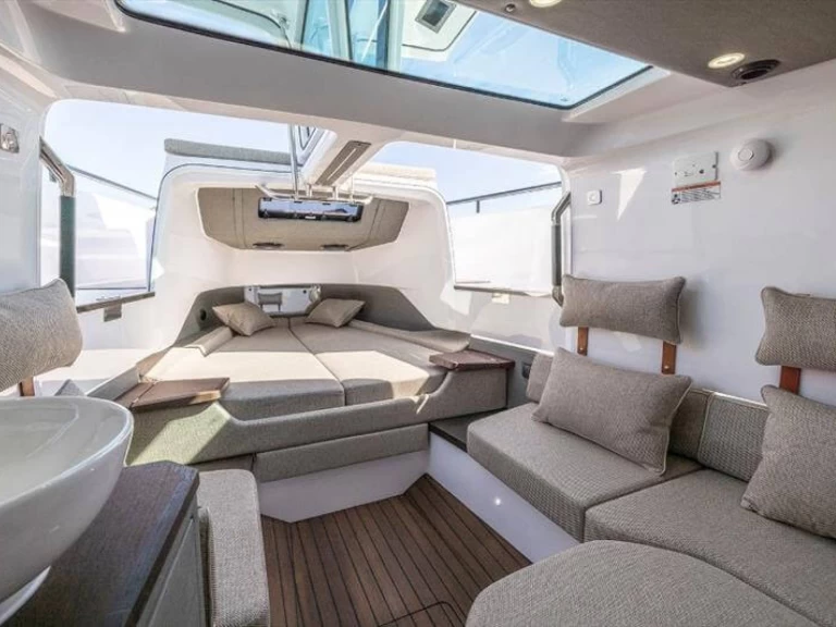 Hire Motorboat Axopar with a boat licence