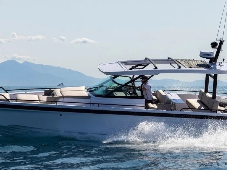 Motorboat to hire Porto di Mergellina at the best price