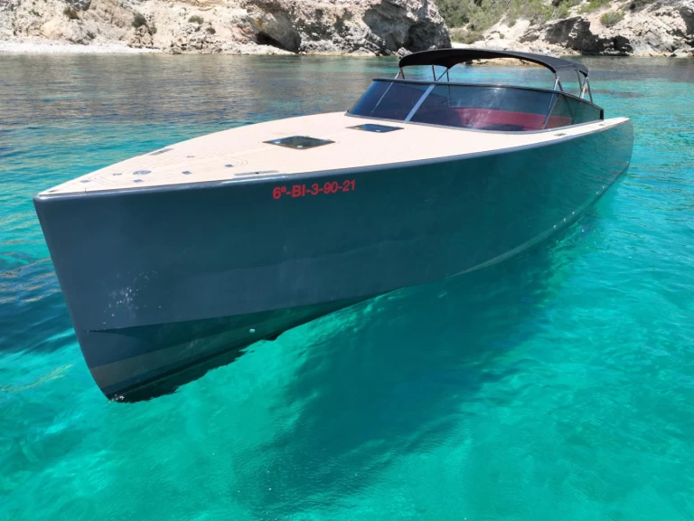 Yacht charter Marina Botafoch - VanDutch VanDutch 40 on SamBoat