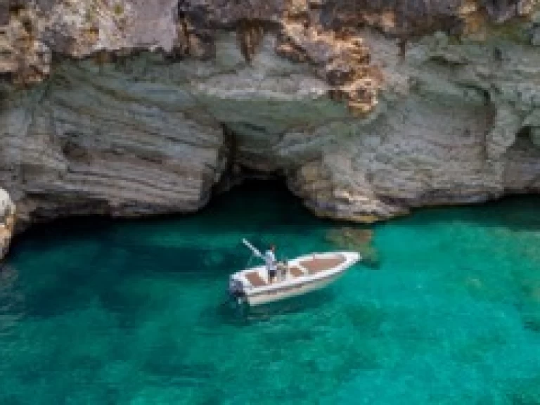 Charter a A Next 510 m in Palaiokastrítsa on Samboat