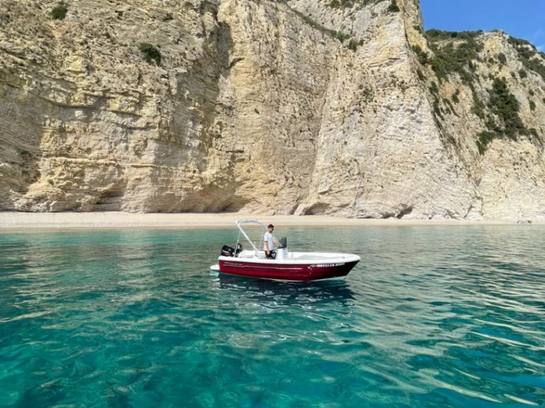Motorboat to hire Palaiokastrítsa at the best price