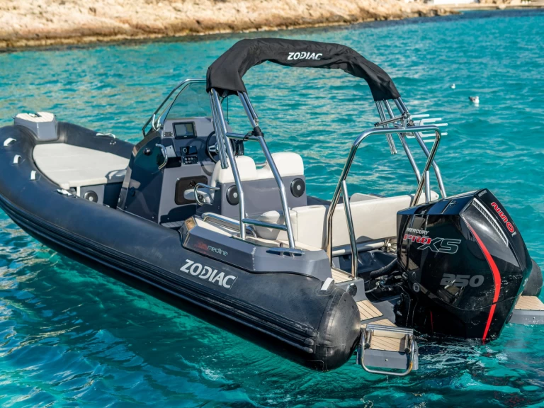 Hire RIB with or without skipper MEDLINE 6.8 - ALBATROS II Arzon