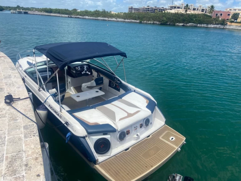Hire a Four Winns S 235 Punta Cana