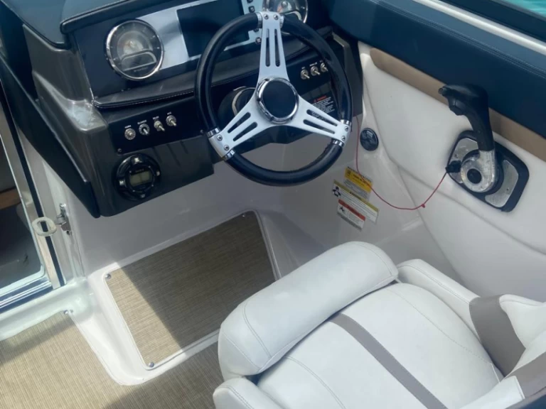 Motorboat hire in Punta Cana - Four Winns S 235