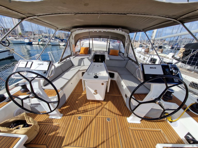 Yacht charter Cagliari - Bénéteau Oceanis 51.1 on SamBoat