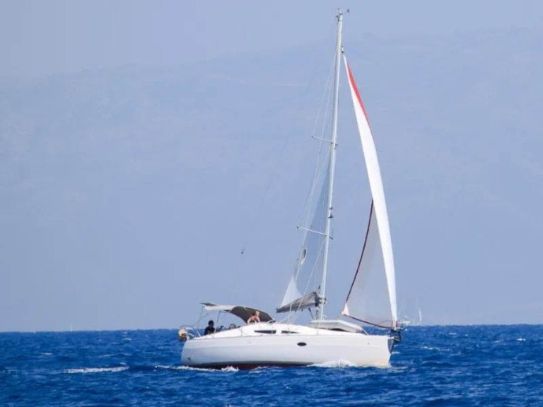 Sailboat to hire Kórfos at the best price