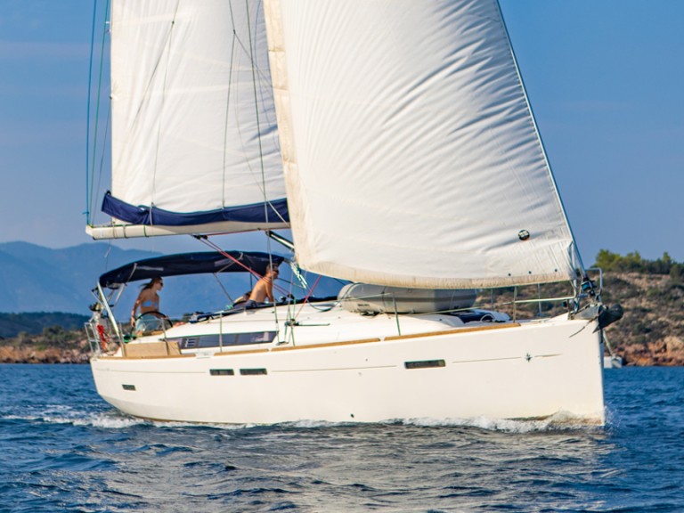 Charter a Jeanneau Sun Odyssey 449 in Kiáto on Samboat