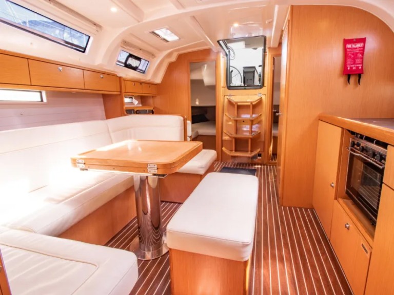 Hire a Bavaria Bavaria 41 Kiáto