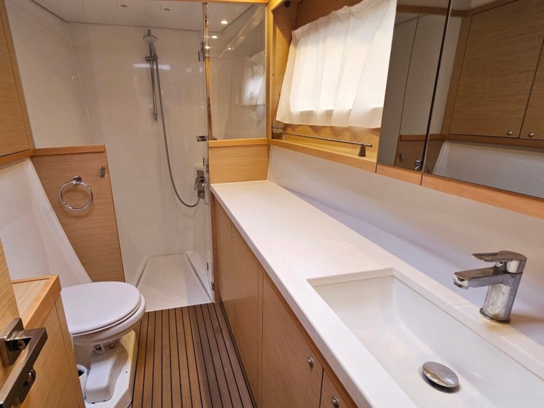 Hire Catamaran with or without skipper Lagoon Vigo