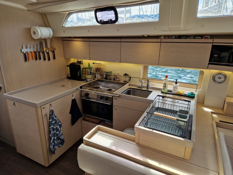 Hire Sailboat with or without skipper Bénéteau Cagliari