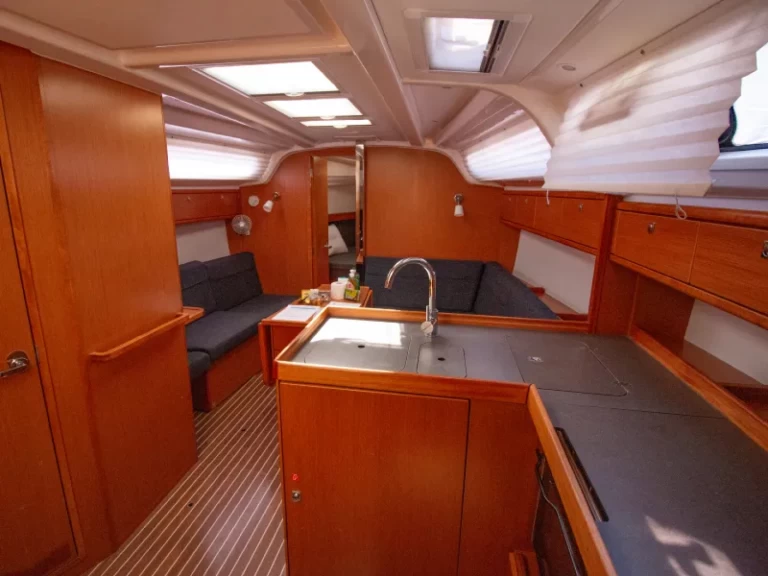 Hire Sailboat Bavaria with a boat licence