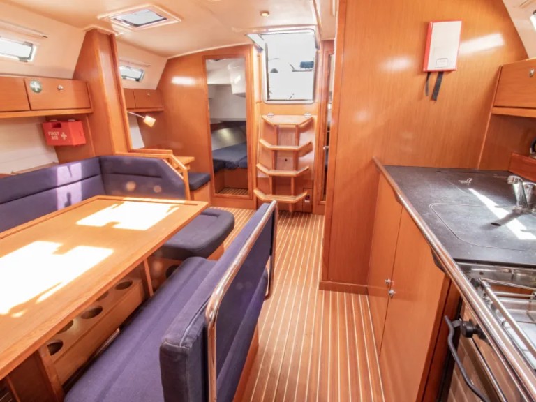 Hire Sailboat Bavaria with a boat licence