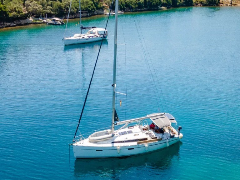 Bavaria Bavaria 37 charter bareboat or skippered in  Nikiána