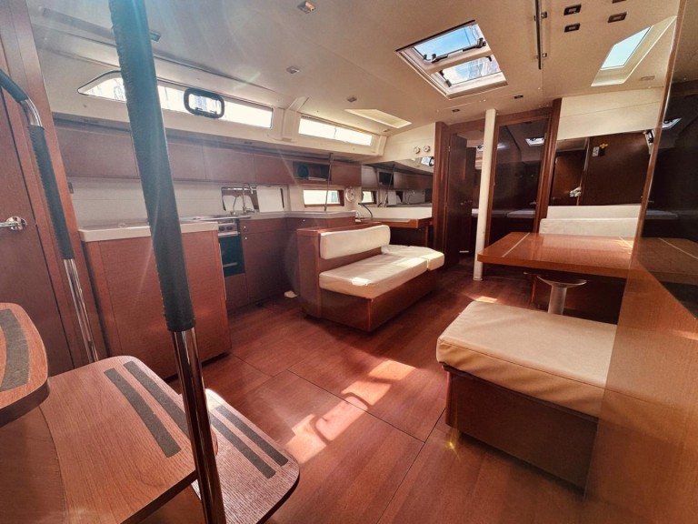 Hire Sailboat Bénéteau with a boat licence