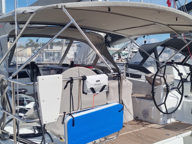 Sailboat hire in Golfe-Juan - Bénéteau Oceanis 40.1