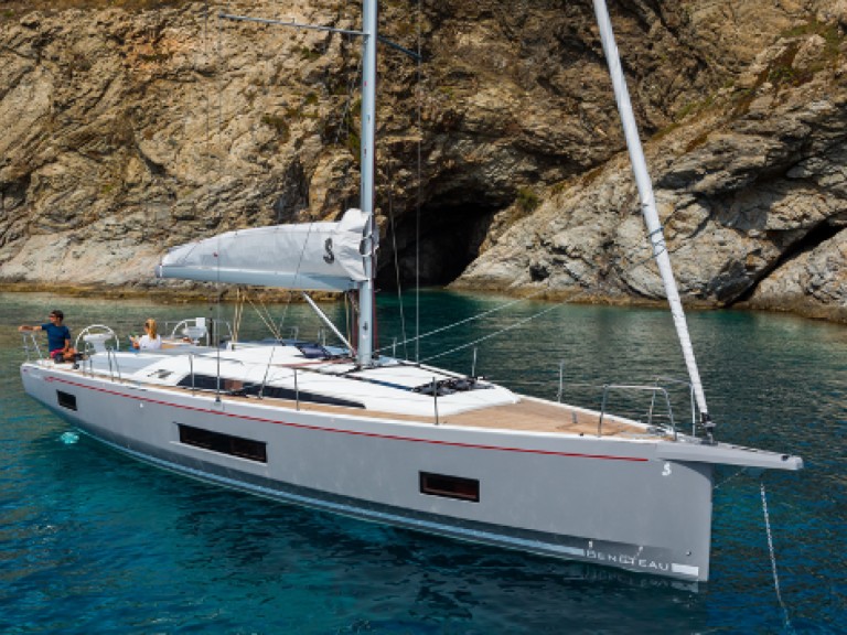Charter a Bénéteau Oceanis 46.1 in Golfe-Juan on Samboat